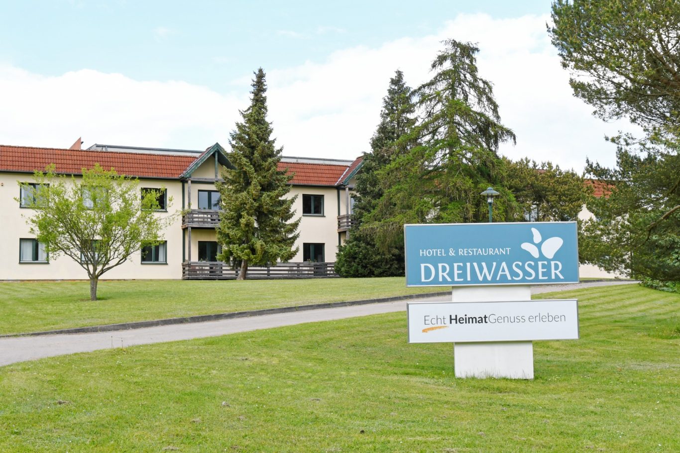 Zufahrt zum Hotel